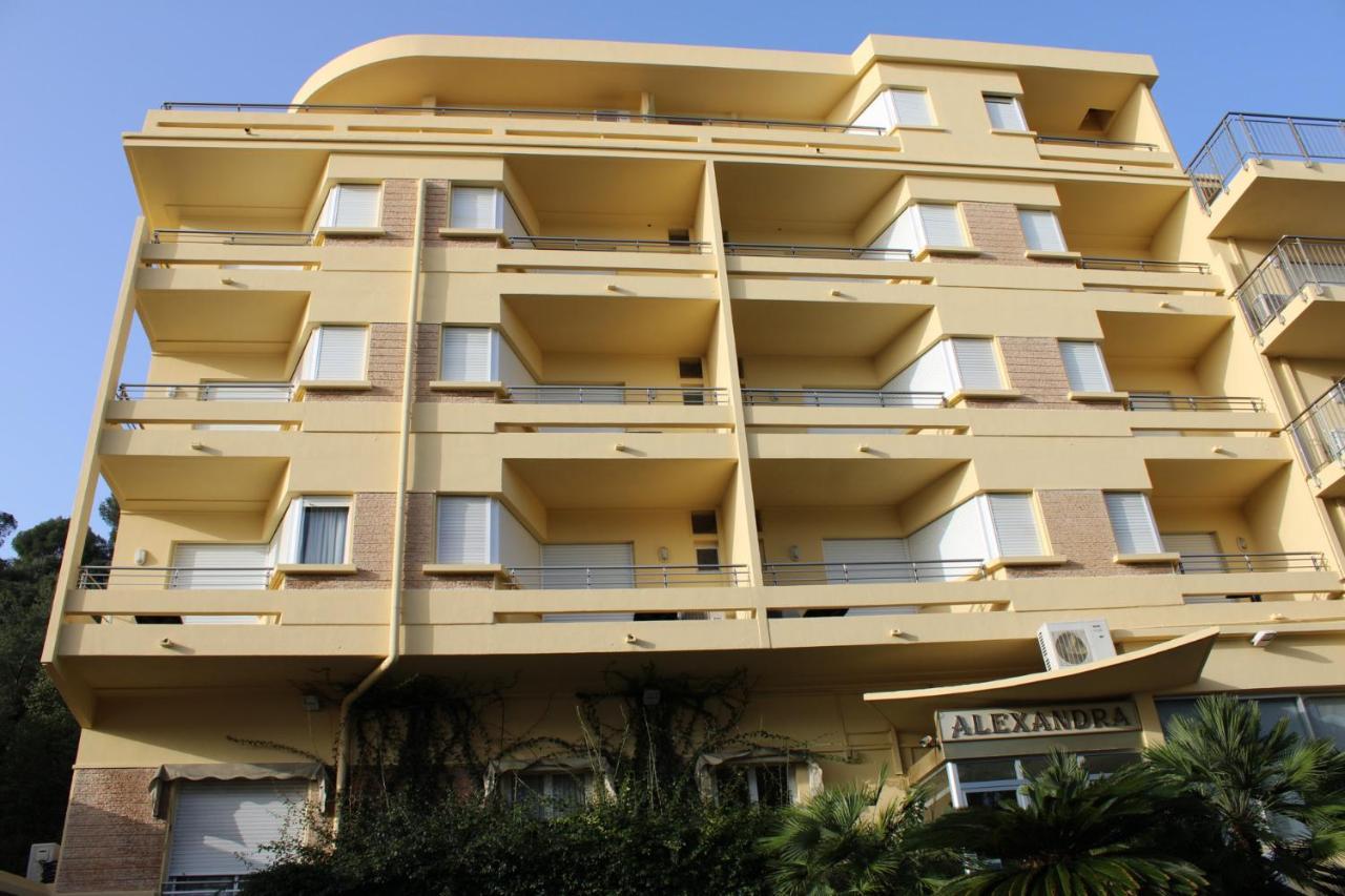 Alexandra Hotel 3*