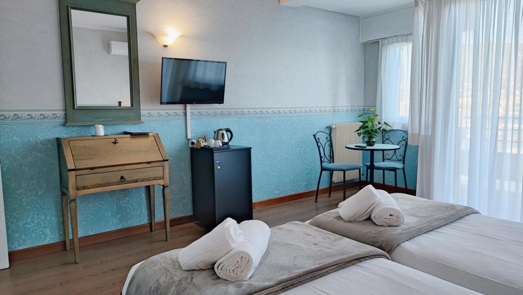Alexandra Hotel